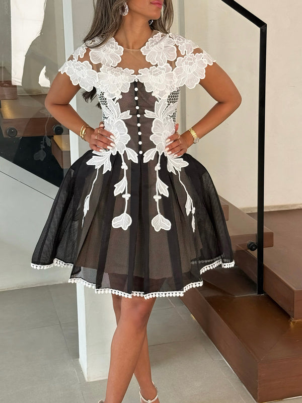 Saasha Black Short